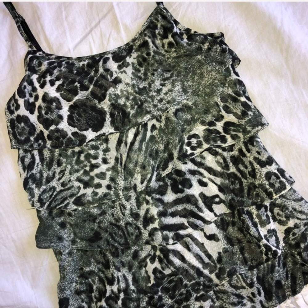 NY&CO Exotic Ruffle Cami🖤